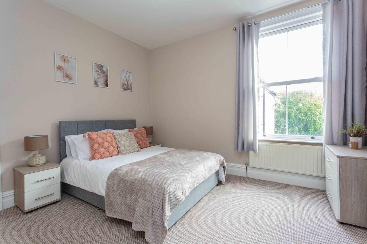Stylish Lytham 5 Bedroom 3 Bathroom House With Hot Tub Lytham St Annes Buitenkant foto